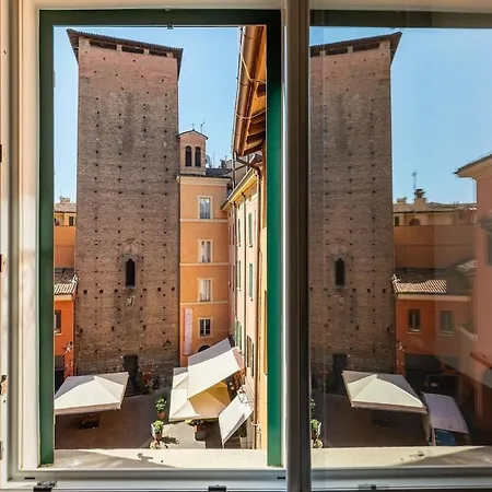 Galluzzi Court With Tower View * Bolonya