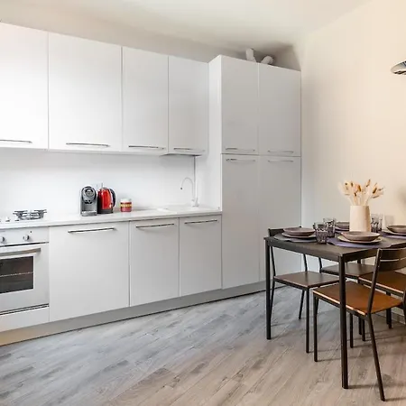 Galluzzi Court With Tower View Daire *
